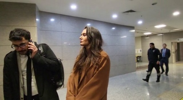 Sosyal medyada cami içerisinde çekilmiş fotoğraf paylaşımına ilişkin hakkında soruşturma başlatılan Eda Taşpınar, ifade vermek üzere Çağlayan Adliyesine getirildi.