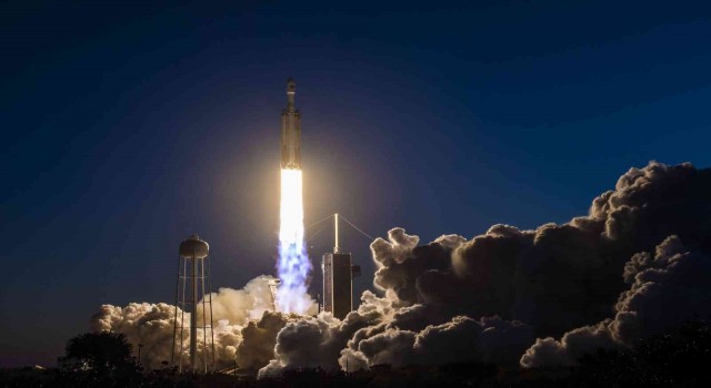 SpaceX ABD Uzay Kuvvetlerine ait iletişim uydusu fırlattı