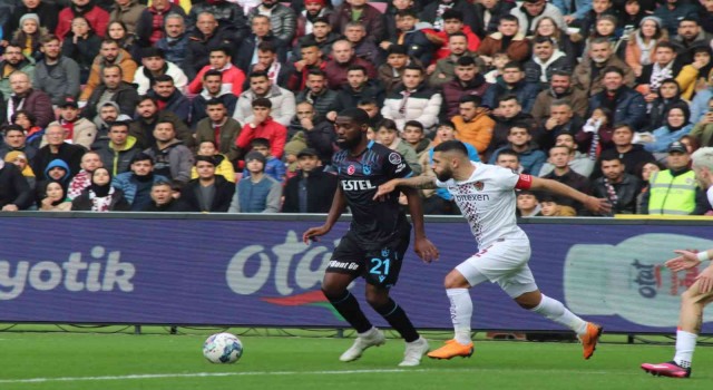 Spor Toto Süper Lig: A. Hatayspor: 0 - Trabzonspor: 1 (İlk yarı)