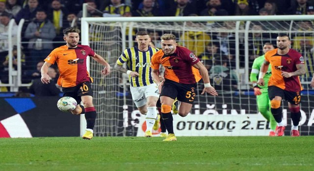 Spor Toto Süper Lig: Fenerbahçe: 0 - Galatasaray: 1 (İlk yarı)