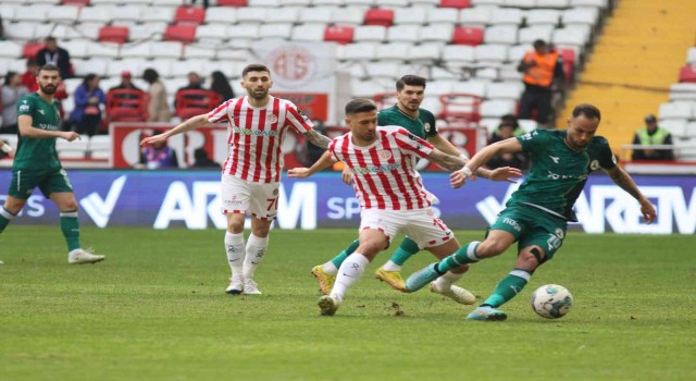 Spor Toto Süper Lig: FTA Antalyaspor: 1 - Giresunspor: 1 (İlk yarı)