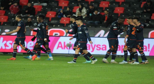 Spor Toto Süper Lig: Gaziantep FK: 0 - Başakşehir: 1 (İlkyarı)