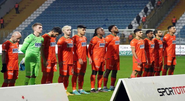 Spor Toto Süper Lig: Kasımpaşa: 2 - Alanyaspor: 0 (İlk yarı)