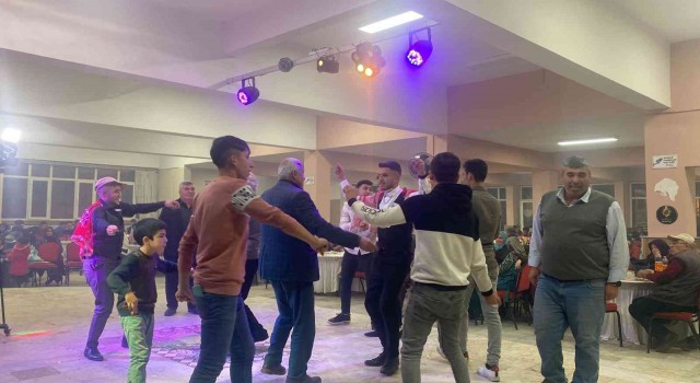 Şuhutta kınalı kuzular asker gecesinde moral depoladı