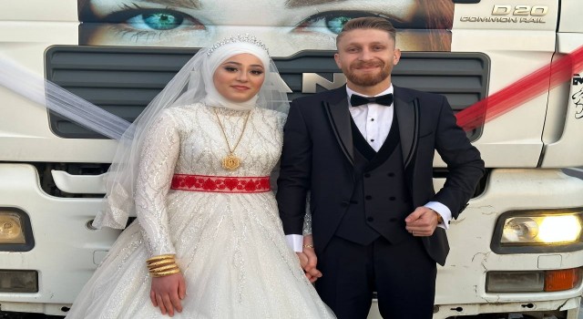Sultanbeylide TIR gelin arabası oldu