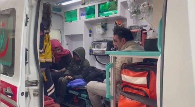 Sultangazide çıkan yangında mahsur kalan 6sı çocuk 10 kişi kurtarıldı