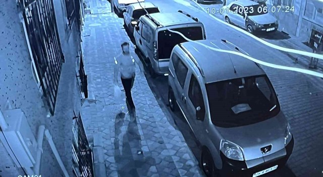 Sultangazide tartıştığı komşusunun aracını benzin dökerek böyle yaktı