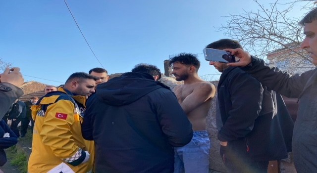 Sultangazide yanan gecekonduda güvercinler telef oldu