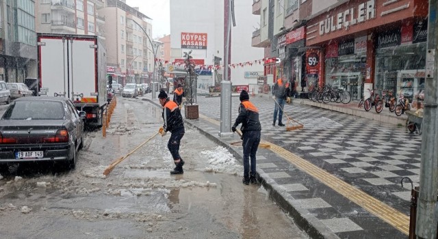 Sungurlu Belediyesinden kar mesaisi