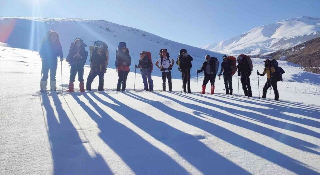 Süphan Dağına Cumhuriyetin 100. yıl özel tırmanışı
