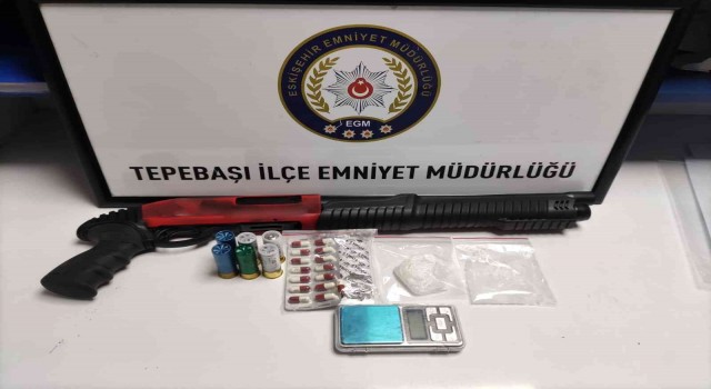 Şüpheli şahıslara yönelik operasyonda uyuşturucu ve silah ele geçirildi