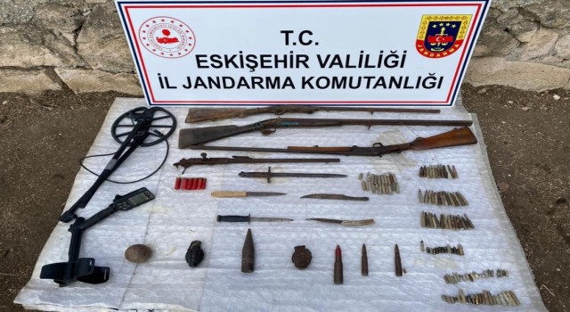 Tarihi eser kaçakçılığı şüphelisinin evinden cephanelik çıktı