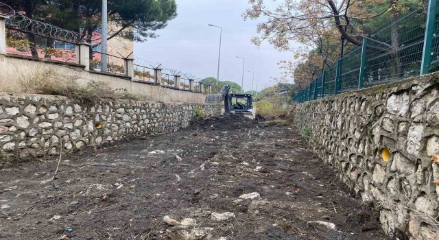 Taşkın riskine karşı dere temizliği