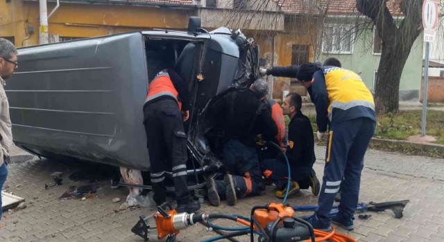 Tavşanlıda trafik kazası: 3 yaralı