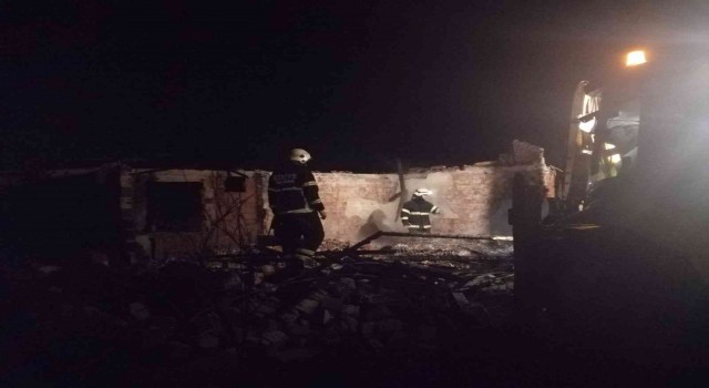 Tekirdağda bağ evi alev alev yandı