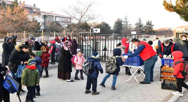 Tepebaşının beslenme desteği 23 okulda 9 bin 90 öğrenciye ulaştı