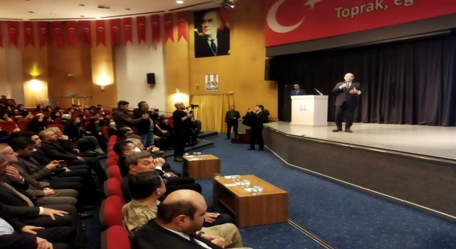 Trafik canavarı ile 43 yıldır mücadele eden Prof. Dr. Ilıcalıya trafik amca unvanı verildi