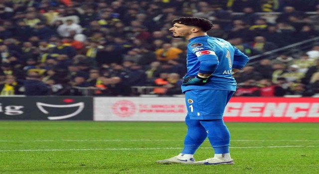 Tribünlerden Altaya tepki