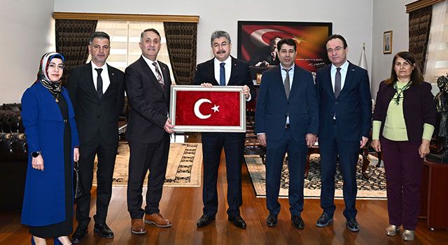 TSK’ne bağışta bulunan özel okula madalya verildi