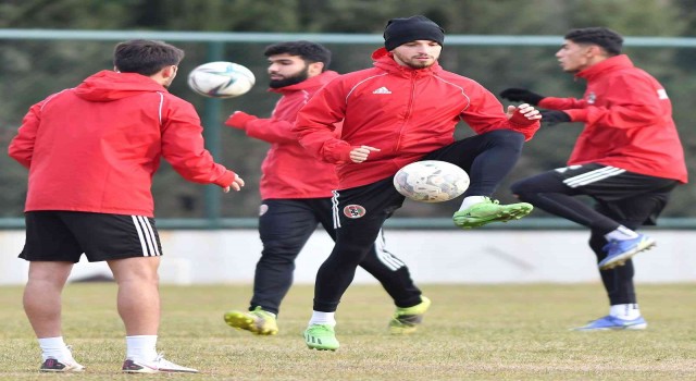 Turgutluspor lider Karamanı konuk edecek