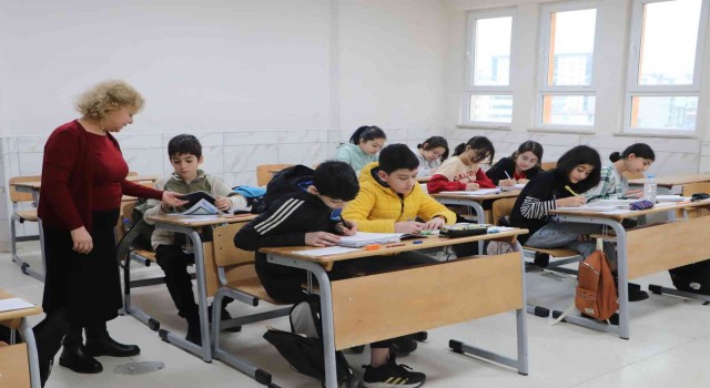 Türkiyede bir ilk: Yarıyıl tatilinde öğrencilere kış okulu imkanı