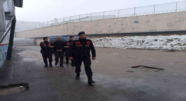 Turşu bidonu ve kavanozlara esrar zulalayan şahıs tutuklandı