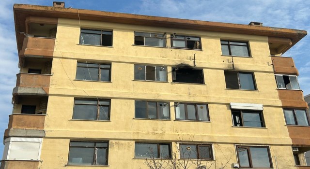 Tuzlada apartman dairesi küle döndü