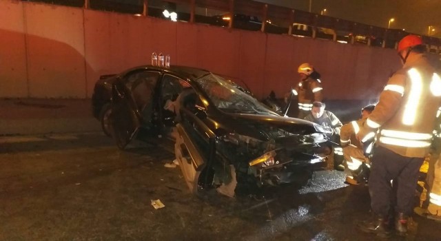 Tuzlada makas atan otomobilin çarptığı araç yan yola uçtu: 1 ölü, 2 ağır yaralı