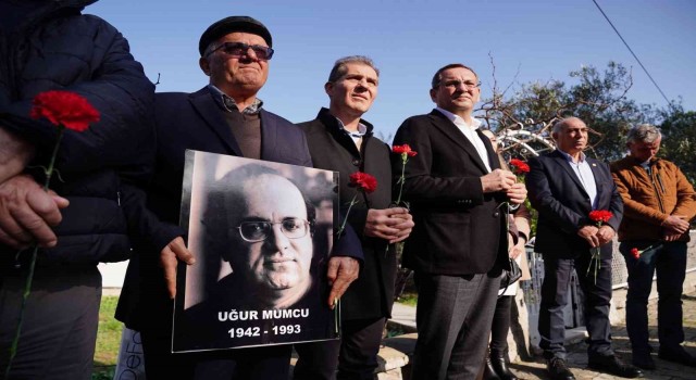 Uğur Mumcu Ayvalıktaki evinin önünde anıldı