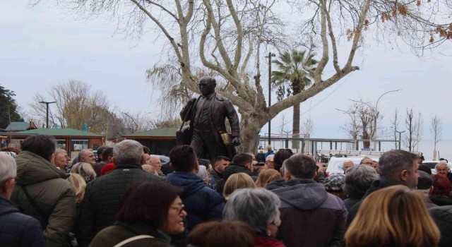 Uğur Mumcu, Sinopta isminin verildiği meydanda anıldı