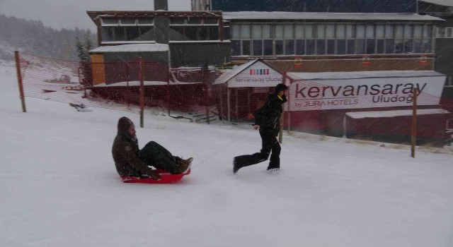 Uludağda kar kalınlığı 25 santimetreye ulaştı