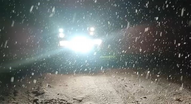 Uludağda yoğun karda mahsur kalan aile böyle kurtarıldı