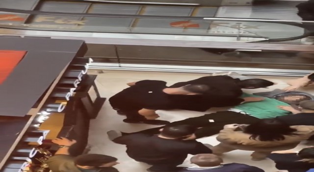 Ümraniyede AVMnin birinci katından düşen kadın yaralandı