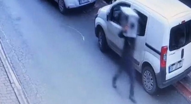Ümraniyede kombi hırsızlığı kamerada