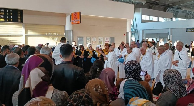 Umre ziyareti için Adıyamandan kutsal topraklara uçtular