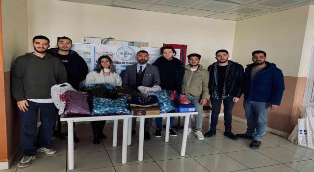 Üniversiteli öğrencilerden ihtiyaçlı çocuklara kış desteği