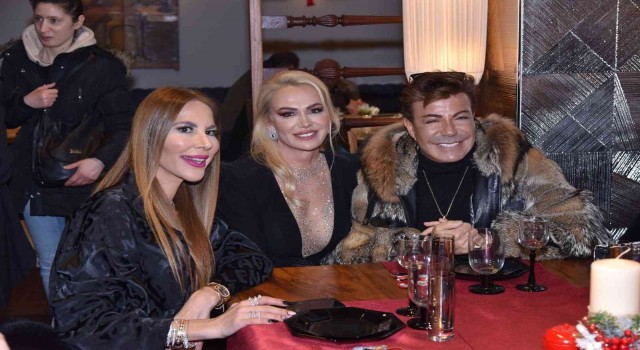 Ünlü isimler güzellik merkezi açılışında bir araya geldi