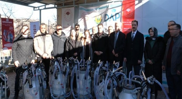 Üreticilere seyyar süt sağım makinesi