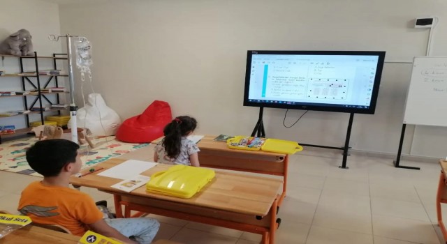 Uşakta hastane, hasta çocuklar için okula dönüştürüldü