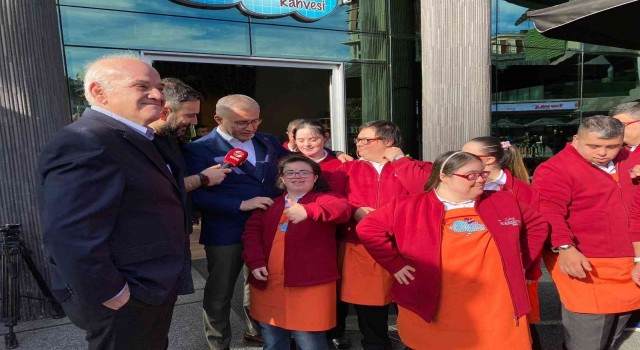 Üsküdar Tebessüm Kahvesindeki down sendromlu gençlerden Cumhurbaşkanı Erdoğan ve Ronaldoya davet
