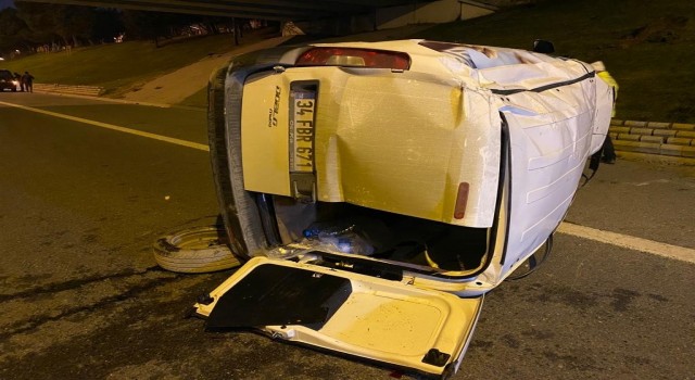 Üsküdarda kontrolden çıkan araç köprüden bağlantı yoluna düştü: 4 yaralı