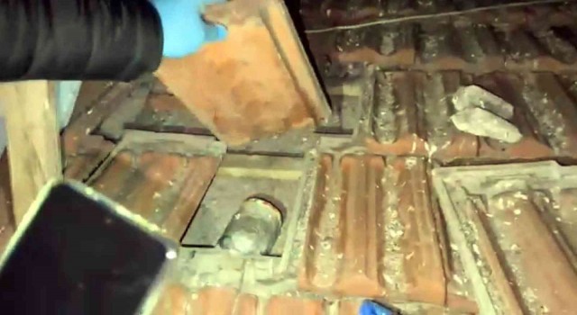 Uyuşturucuyu çatıdaki kiremitlerin altına zulalamışlar