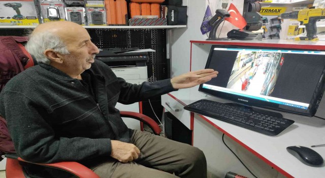 Üzerinde oturup, aynasında saçını düzelttiği elektrikli bisikleti kaşla göz arasında çaldı