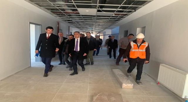 Vali Çuhadar, okul inşaatını inceledi