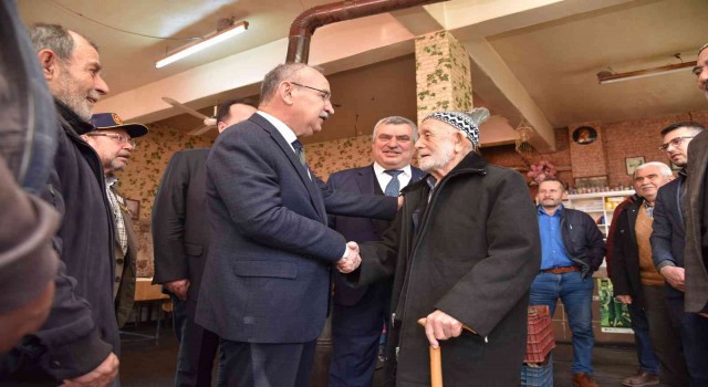 Vali Karadeniz, Akhisarda muhtarlar ve vatandaşlarla bir araya geldi
