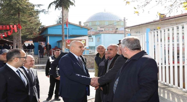 Vali Koç, köy ve kasabalarda vatandaşlarla buluşuyor