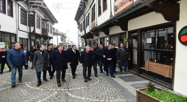 Vali Şahinden Yeşilyurtdaki tarih ve kültür hizmetlerine tam not