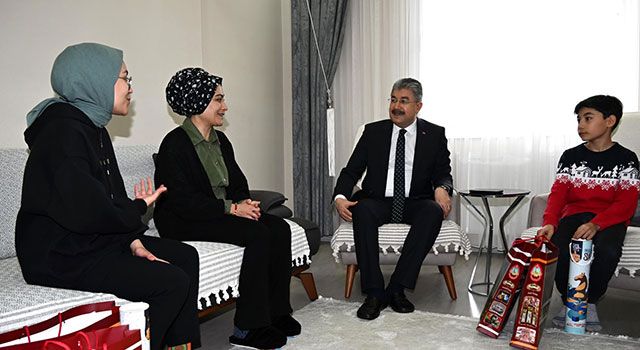 Vali Yılmaz ev ziyaretlerini sürdürüyor