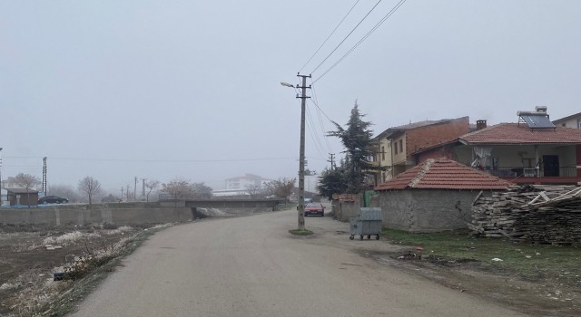 Valilikten yol ortasında kalan direklerle ilgili açıklama
