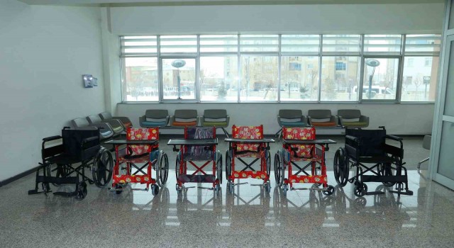 Van Büyükşehir Belediyesinden 12 vatandaşa tekerlekli sandalye